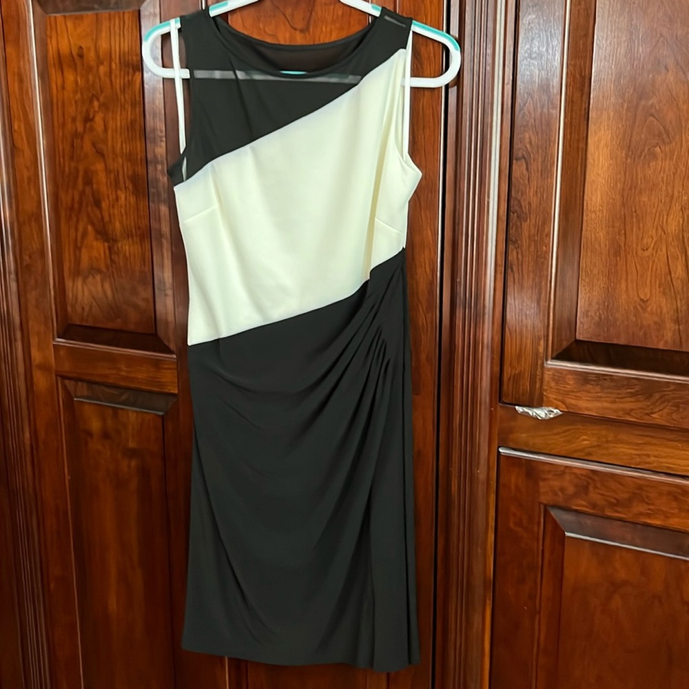 Lauren Ralph Lauren cream/Black rusched side lined Size 8